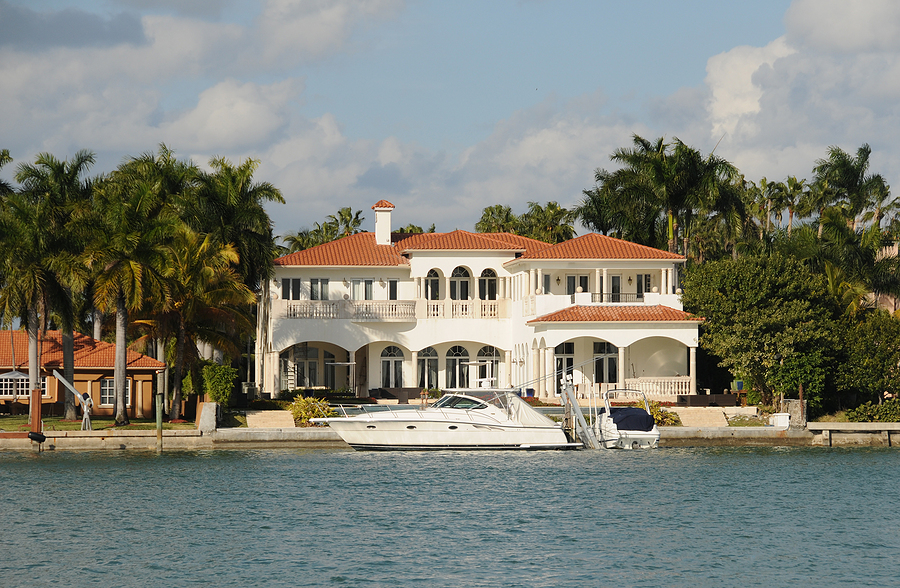 Luxurious waterfront mansion in miami Beach Florida